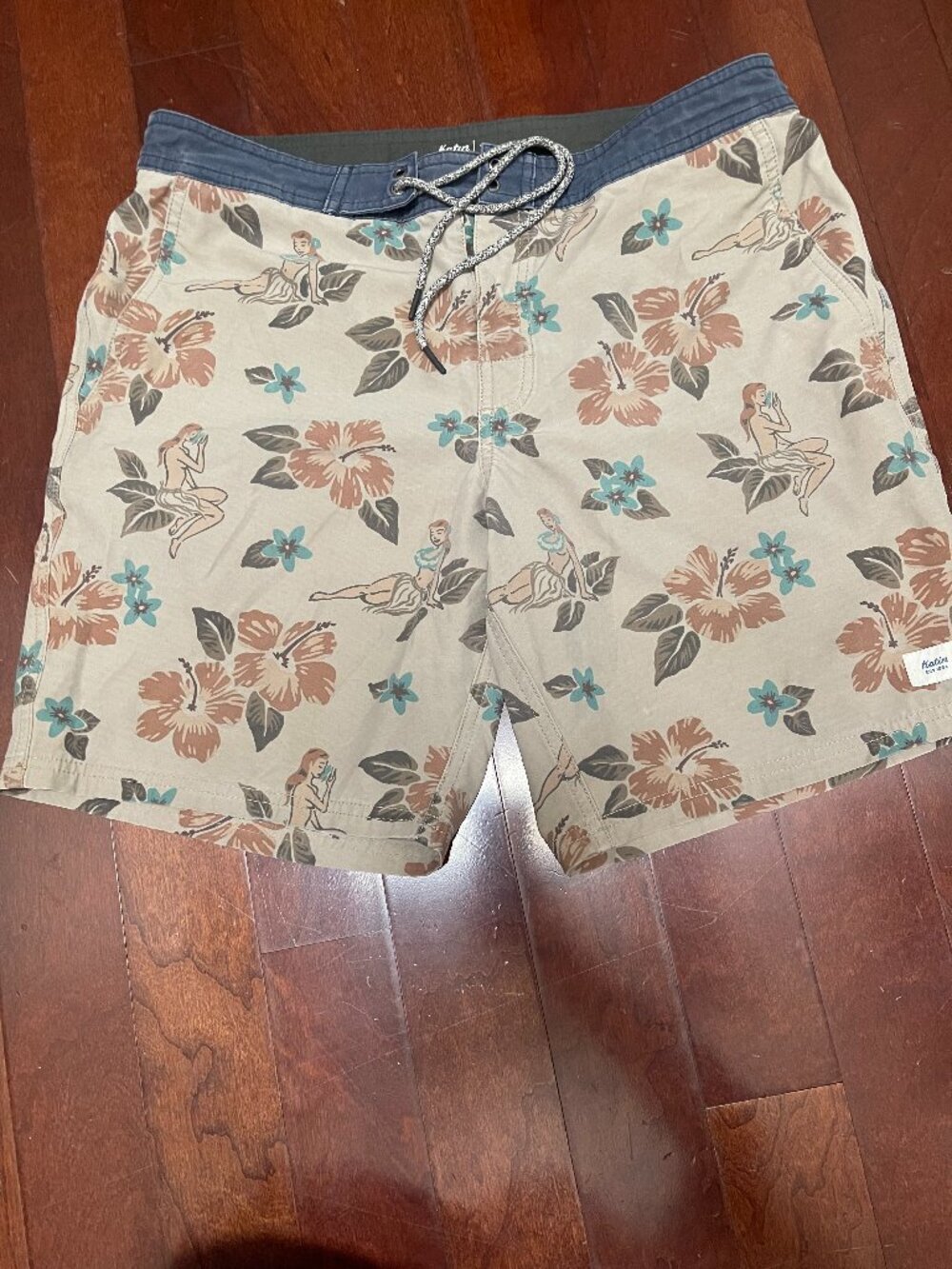 Katin Hula Girl Floral Board Shorts Size 32